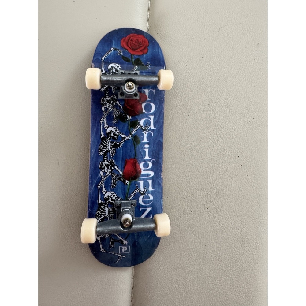 Tech Deck Fingerboard Skateboard DLX Pro Paul Rodriguez Skeleton Roses Board